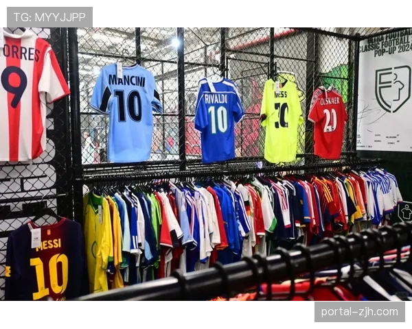 特写：在塞内加尔达喀尔，社区足球场孩子们身穿各式法甲球队球衣